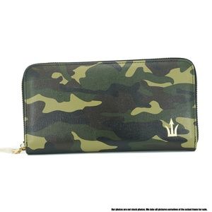 SPEAR BRANDS CAMOUFLAGE WOMEN'S CLUTCH BAG